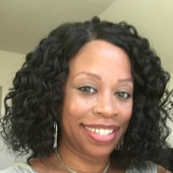 Meet your Posher, Cynthia - Picture 1 of 1